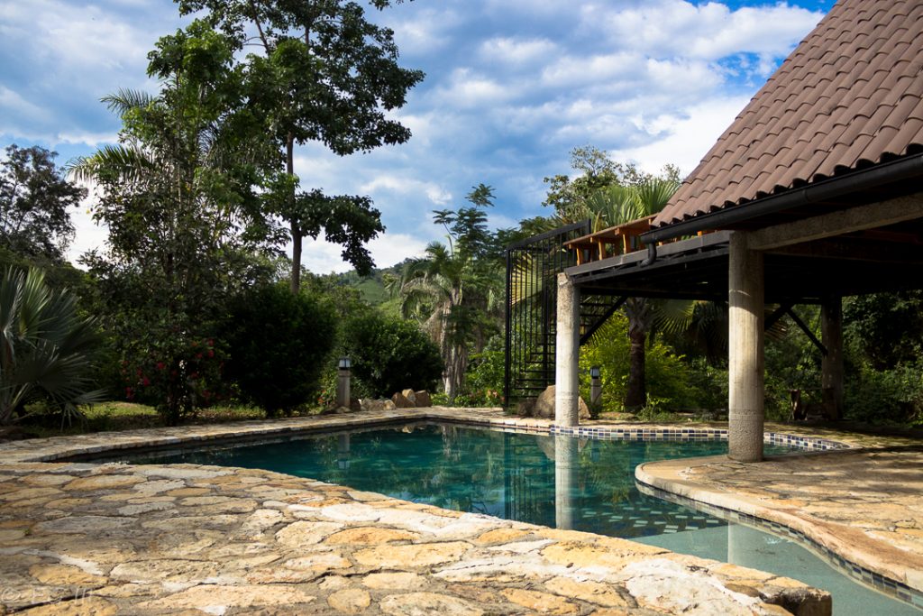 finca pool